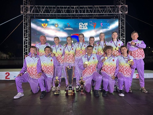 Владимир Холин, воспитанник нашей спортивной школы (СШ «Арсенал-2009»), в составе команды тульского Лицея № 2, стал победителем Всероссийских «Президентских спортивных игр» среди школьников!