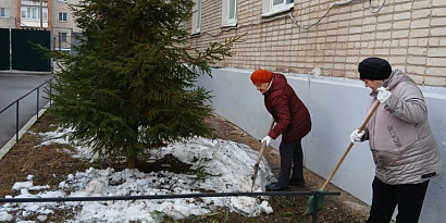 Сотрудники МБУДО СШ «Арсенал» активно принимают участие в городском субботнике